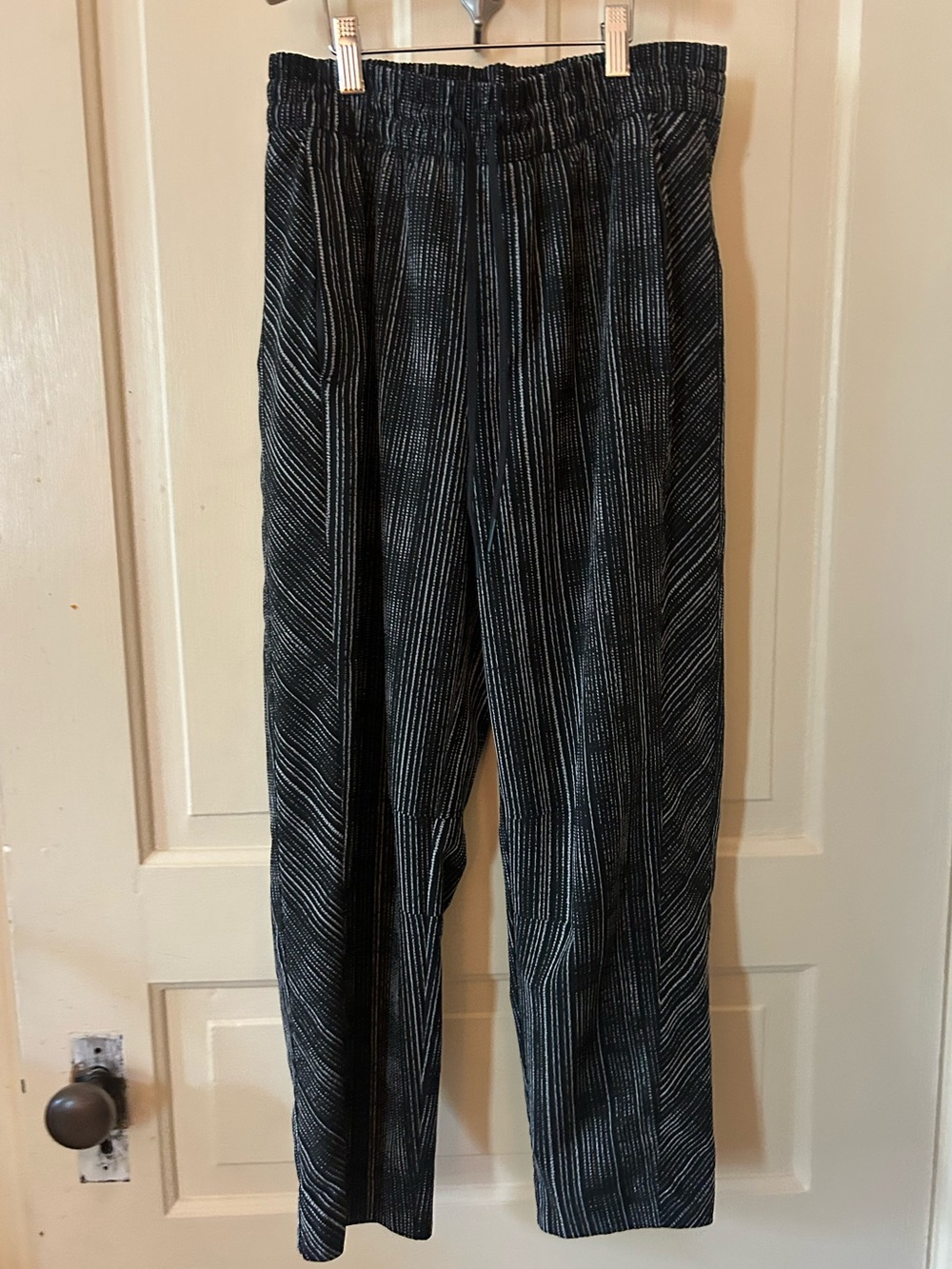 Athleta women’s Black pin Striped Elastic Waist Pants barrel style pants 2